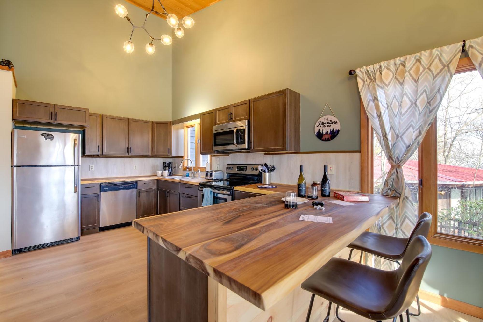 Gatlinburg Mountain Cabin With Hot Tub, Deck And Games Εξωτερικό φωτογραφία
